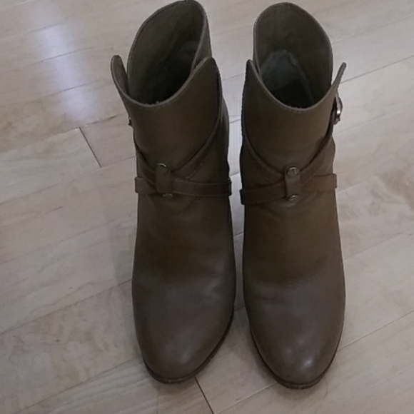 Tory Burch Dorese Booties - Picture 2 of 4